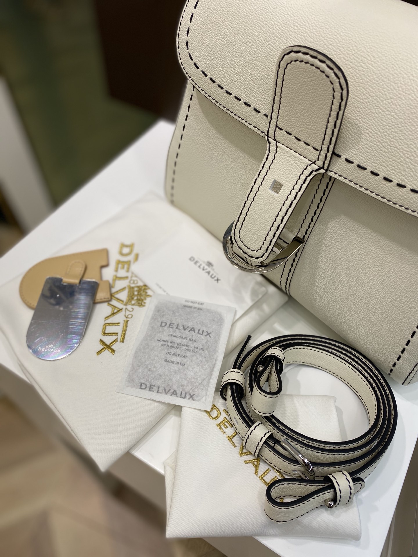 델보 브리앙 박스백 미듐